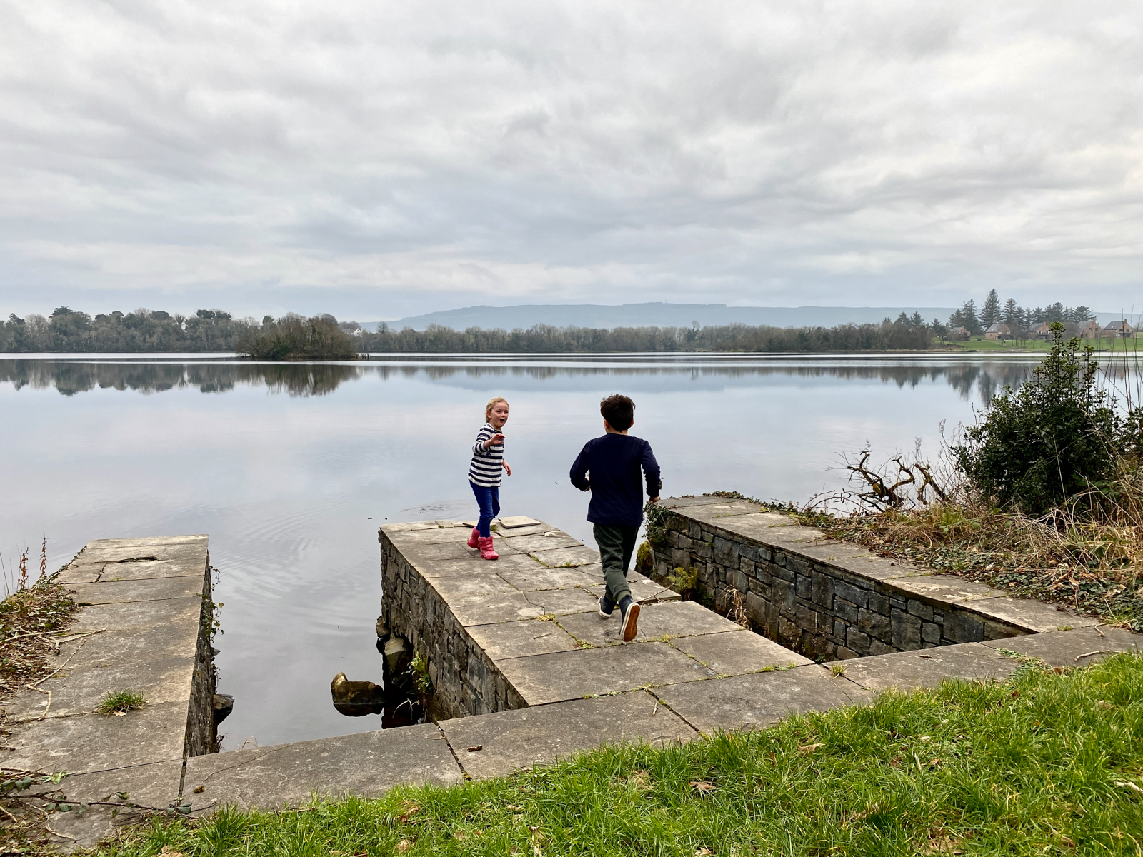 self catering cottage by water